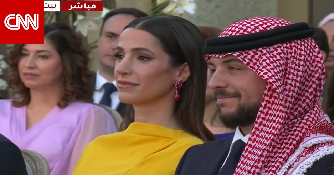 إطلالة السعودية رجوة آل سيف تثير تفاعلا خلال مراسم عقد قران الأميرة إيمان