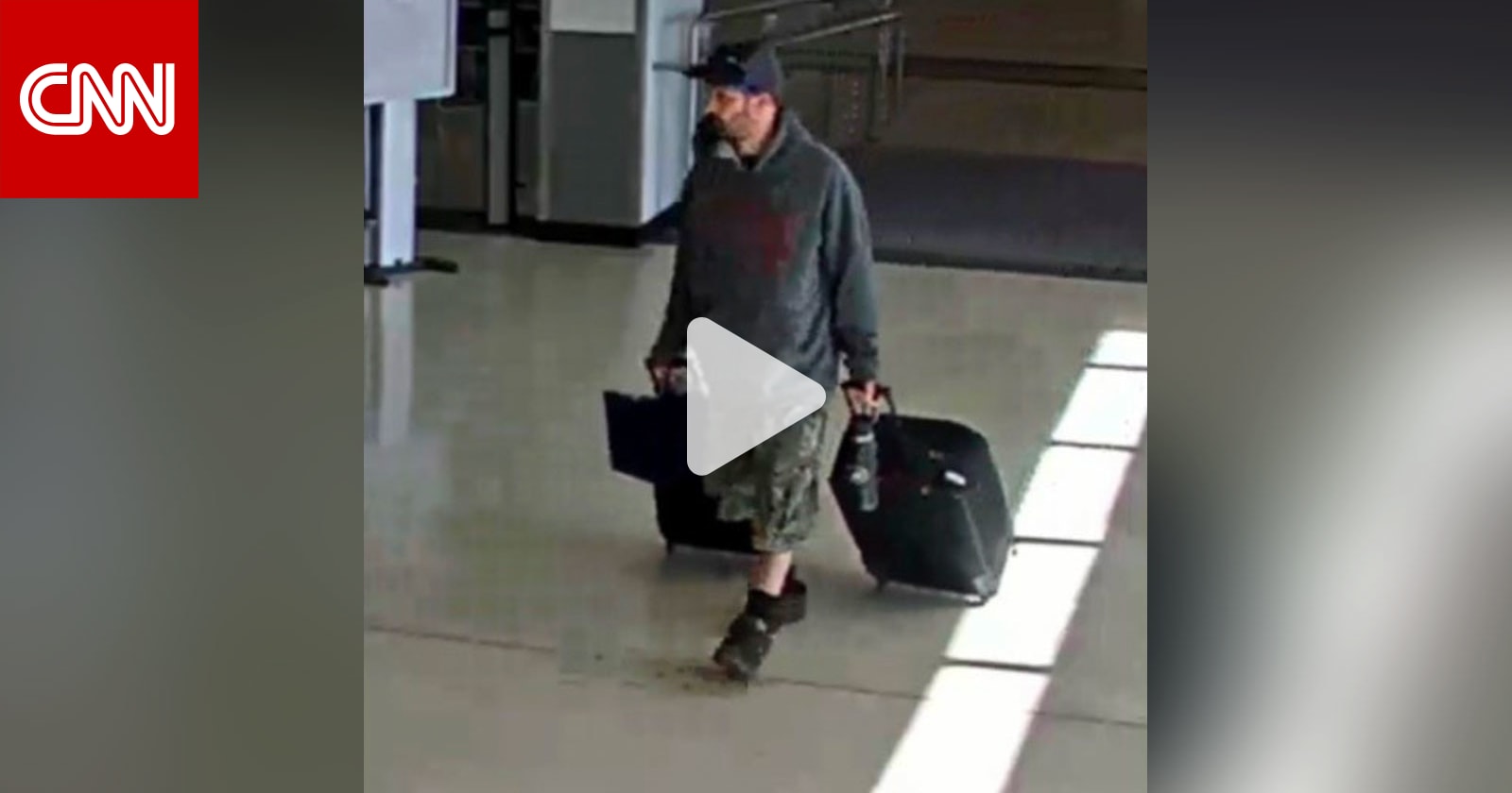 القبض على رجل بمطار أمريكي بسبب غرض مقلق في حقيبته.. ماذا وجدوا؟