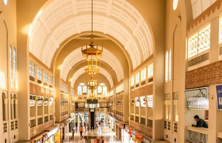 افتتاح أكبر صالة عرض للذهب والألماس في الشارقة