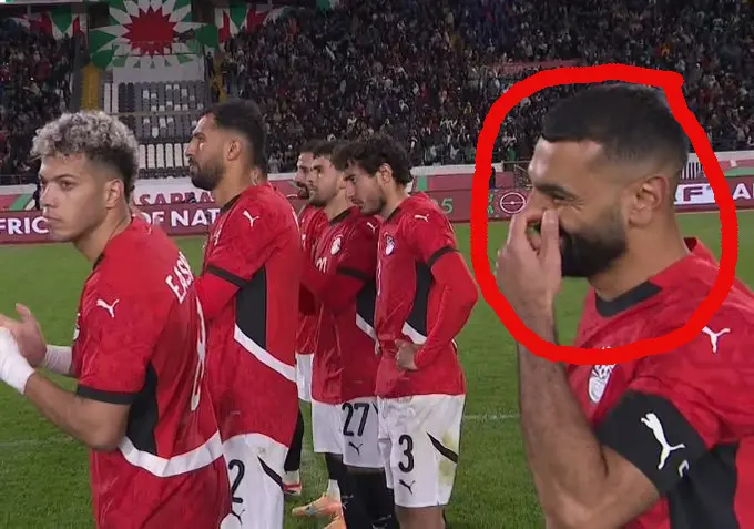 هل سخر أم تحسر؟.. حقيقة “ضحكة” محمد صلاح بعد إهدار مرموش ركلة الترجيح (صور وجدل)